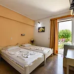 Hotel Ionis 2*