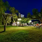 Hotel Ionis 2*
