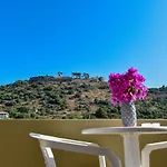 Ionis Hotel 2*